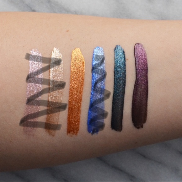 Estee Edit Fluid Metal Eyeshadow - Picture 3 of 3